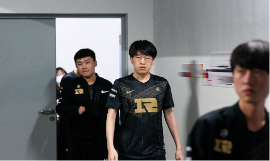 之一的地位 之一的地位